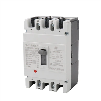 ¿Cómo cambia el rendimiento de un MCB de CA con la altitud?